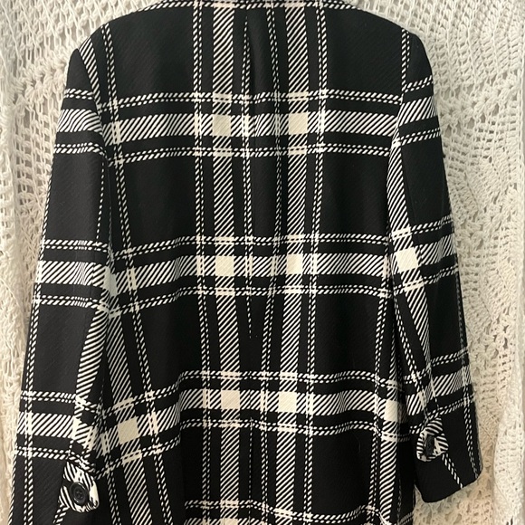 Tribal Black and White Plaid Jacket. Size 14. - Picture 3 of 10